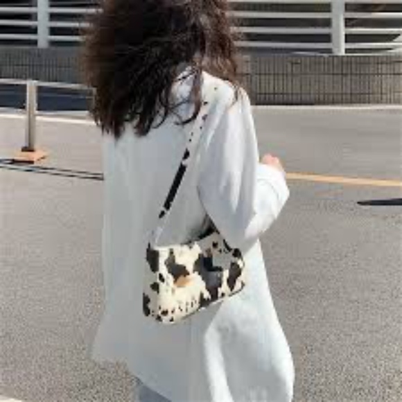 Animal print/ Cow print handbag vintage Cute and fun! - Picture 3 of 13